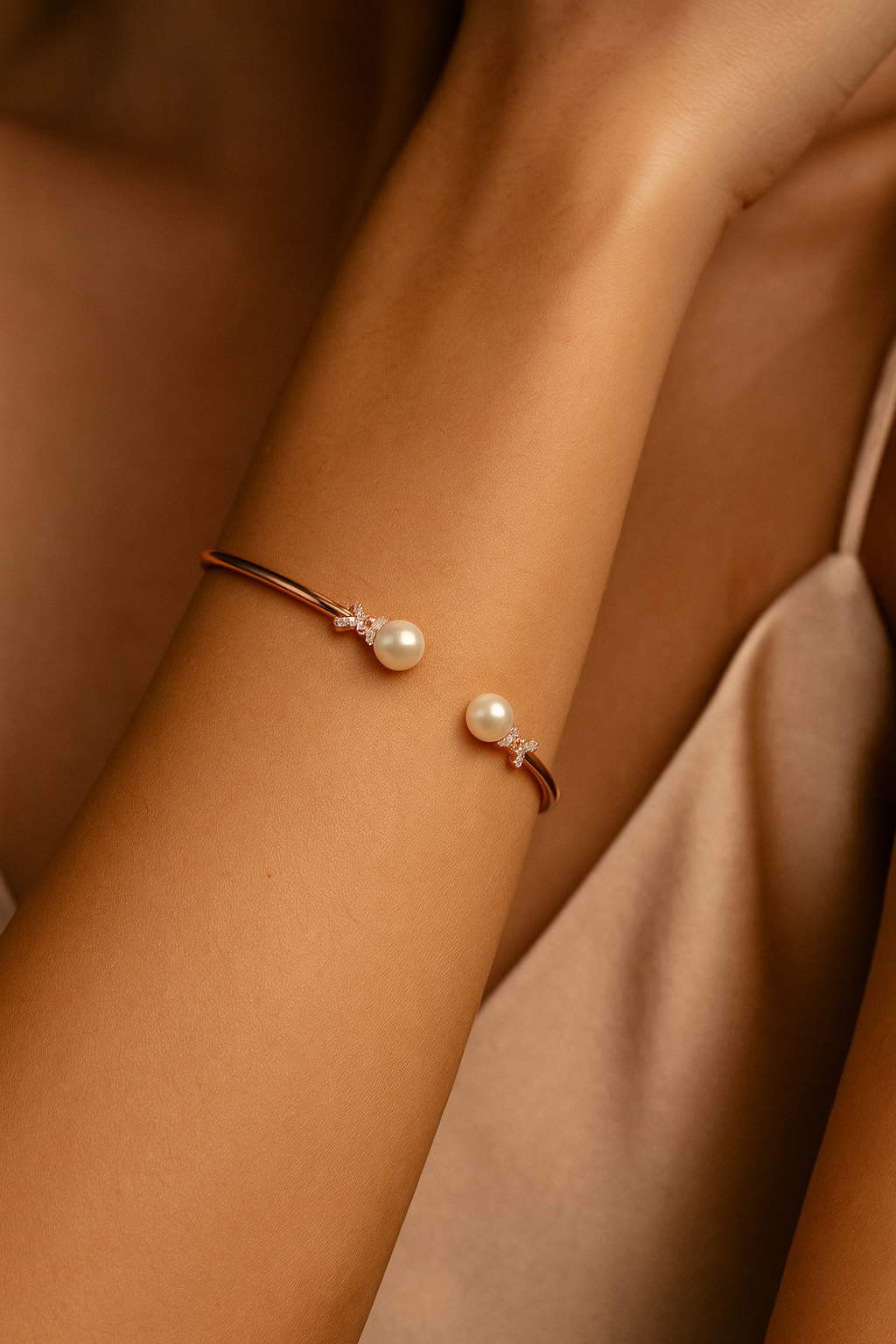 Pearl open bangle bracelet in rose gold